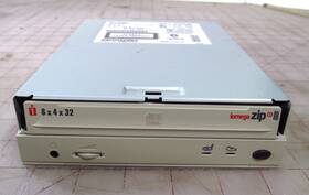 Zipcdp1024nt Iomega Zipcd 650 5.25 Inch Cd-rom Drive Ide Broken Front Flap