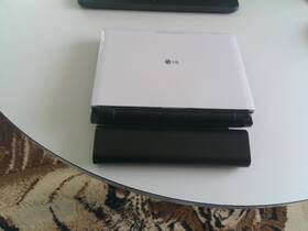 Dp781 Lg Portable Dvd/cd Player With Touch Sensor. Swivel Screen And Bag