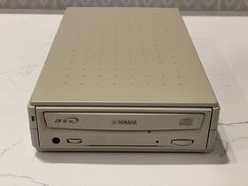 Crw2200ux Yamaha No Adapter External Vintage Cd Drive Recorder Usb Cdrw