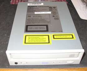Crw4416s-nb Yamaha Cd-rw 4x4x16x Scsi 5.25ftft