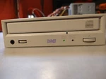 Vintage Yamaha CRW6416S-NB Cd-rw 6X4X16X Scsi 5.25'' Tested Cf. Fixed Price $99.95.